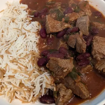 Lebanese beef stew with kidney beans, beside vermicelli rice
