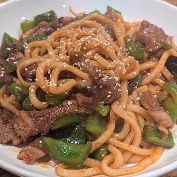 Yaki udon with beef and green peppers